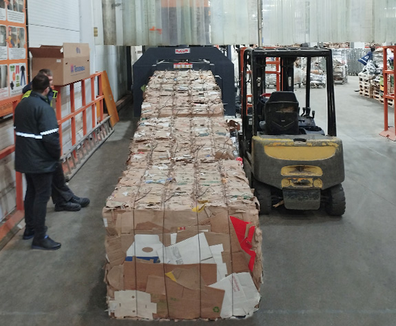 Soluzione di presse per cartoni ad alta efficienza per catene di supermercati su larga scala in Russia