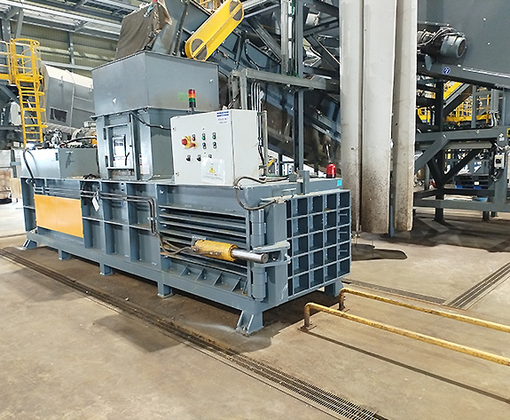 Soluzione di compressione ad alta efficienza per rottami di bottiglie in PET in Giappone