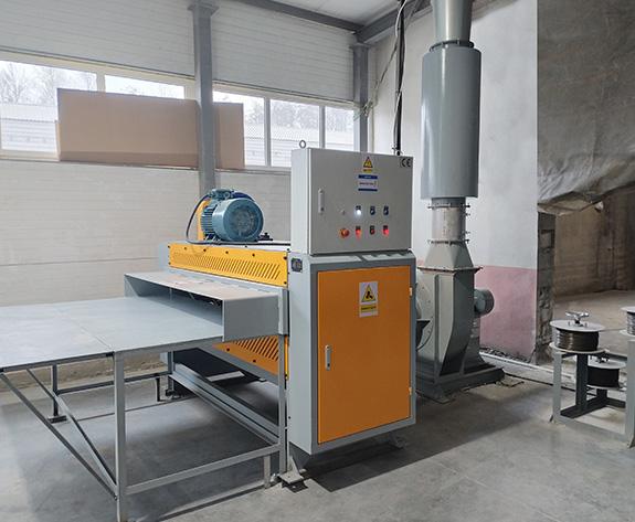 Sistema completamente automatico di rimozione dei rifiuti e raccolta delle polveri ad alta efficienza per fabbriche di cartone russe