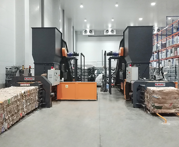 Soluzione automatizzata per lo smaltimento dei rifiuti di imballaggio presso il principale centro logistico di supermercati della Russia