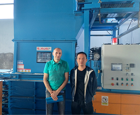 Soluzione di imballaggio ad alta efficienza per il riciclaggio di rifiuti di plastica e carta in Bielorussia
