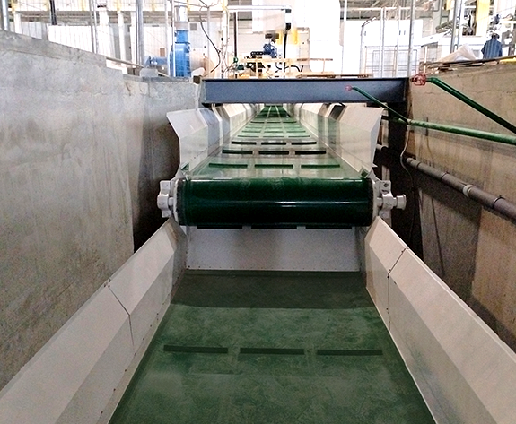Sistema di scarico dei rifiuti senza polvere a processo completo per una fabbrica di cartone russa di fascia alta