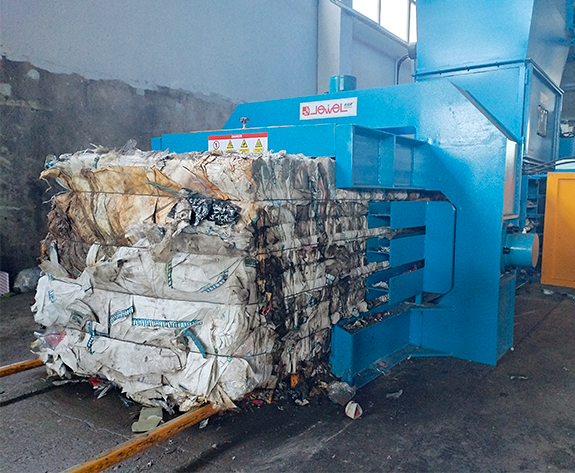 Soluzione di imballaggio ad alta efficienza per il riciclaggio di rifiuti di plastica e carta in Bielorussia